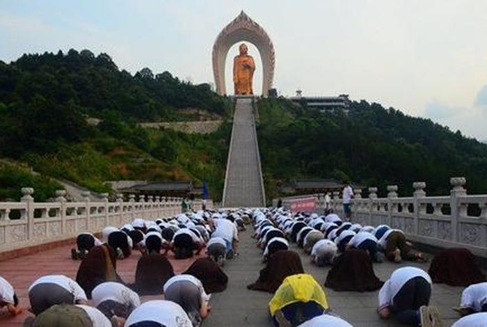 佛教大拜的标准视频 - 佛教大拜式教学视频