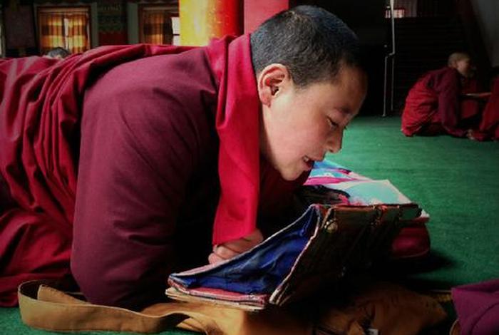色达佛学院的学生叫什么；色达 佛学院