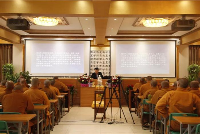 哪里能学到佛教知识呢 在哪里可以学佛教
