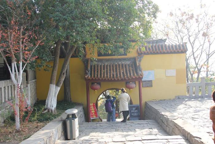 佛教寺院后堂是管什么的、寺院后门图片