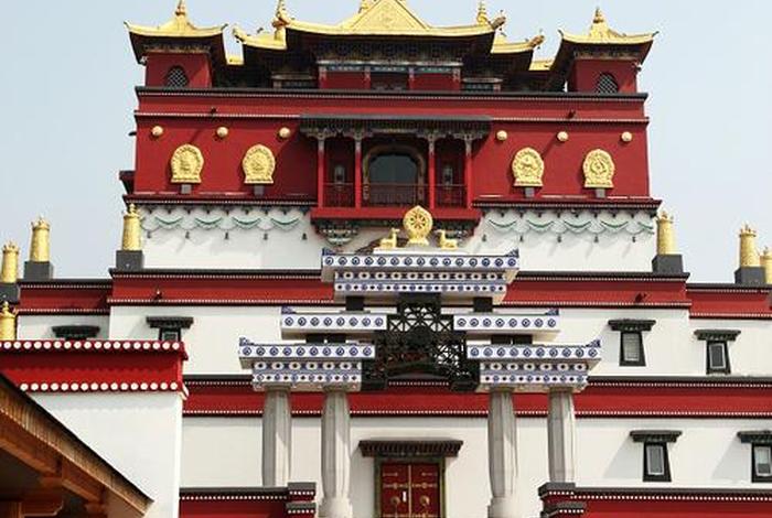 灵山胜境藏传佛教寺院（灵山胜境藏传佛教寺院地址）