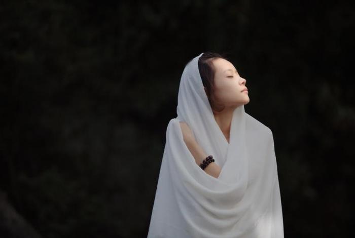 佛教指的白衣是什么意思、为什么佛说白衣讲法不如法