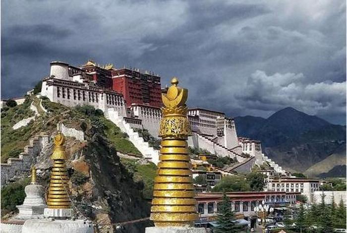 拉萨佛教旅游胜地（拉萨佛教旅游胜地是哪里）