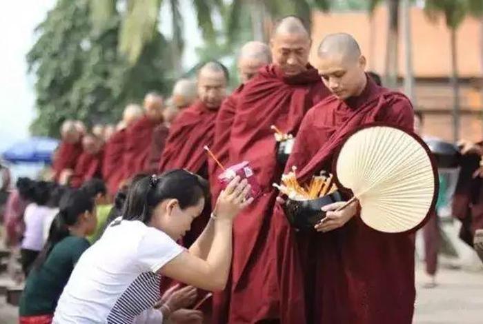 佛教中的供养佛法僧是什么意思（佛教中的供养佛法僧是什么意思呀）