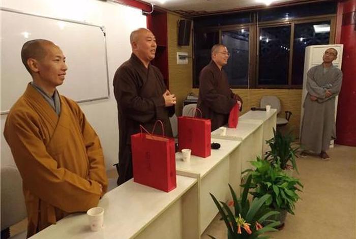 在家居士怎么学习佛知识 - 佛教在家居士