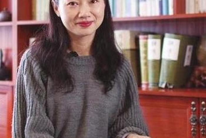 清华大学女教授讲解佛教，清华大学女教授讲解佛教经书