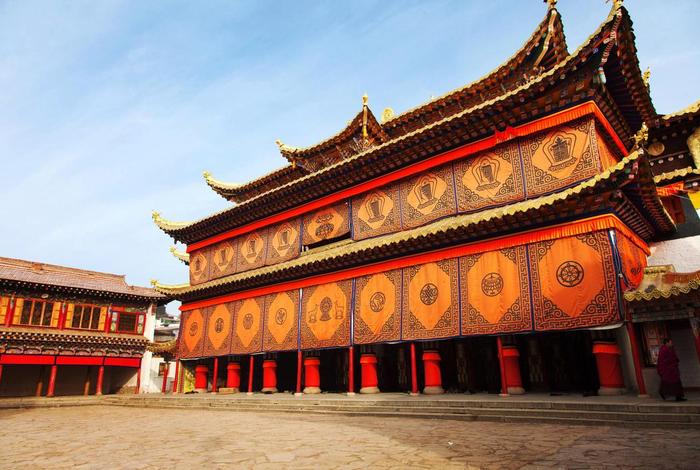 佛教旅游景点有哪些（佛教旅游景区）