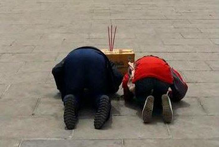 佛家跪佛姿势 佛教跪姿