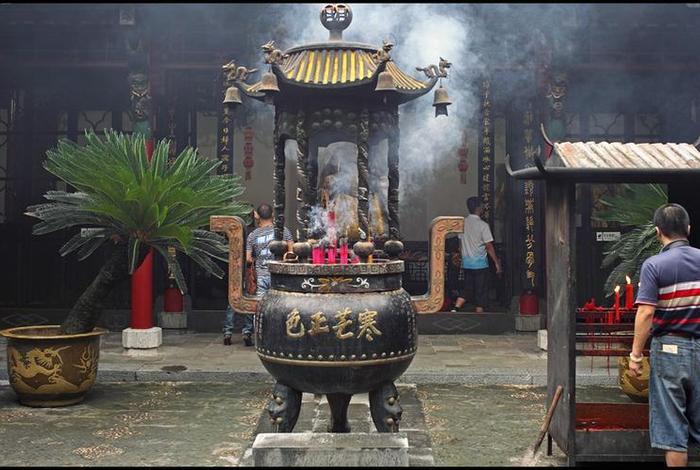 祠堂和寺庙，祠堂和寺庙为什么挂盘香