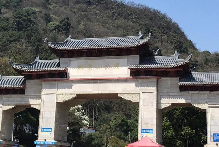黔灵山弘福寺罗汉签；黔灵山公园的弘福寺能开车上去吗
