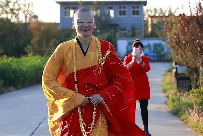 现在寺庙和尚尼姑都吃荤菜吗；和尚尼姑能吃肉吗