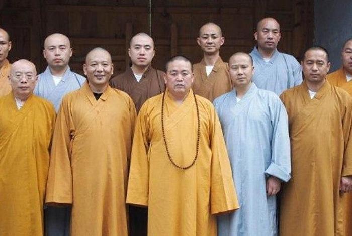 住持,方丈,法师,大和尚的区别；方丈和住持的区别谁大