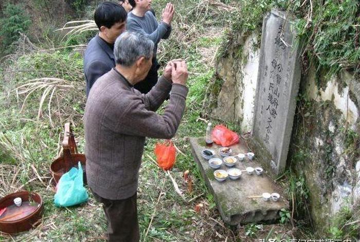 学佛人上坟去的时候可以跪拜吗？、佛教上坟念什么好