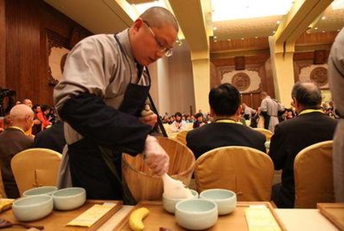 佛教吃饭前供养偈，佛教饭前供养偈视频