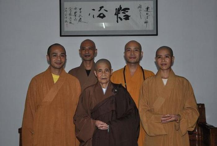 严午法师 - 严居士是谁