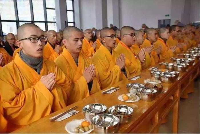 佛学中的供养是什么意思，佛教中供养法要怎么供养