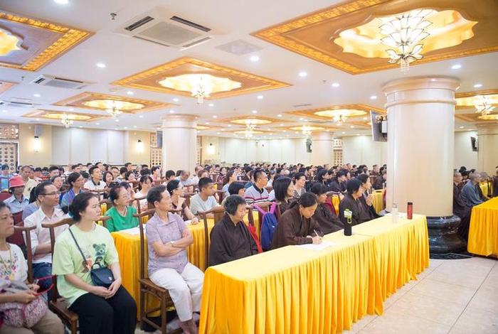 请问哪里有免费学习佛法的地方；哪里可以学佛