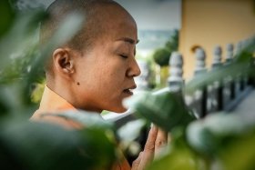佛教如何看待肤色变化（佛学皮肤不好怎么回事）