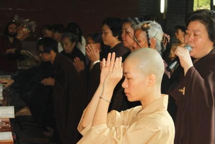 学佛出家；学佛出家女子被卖案的背景与历史意义