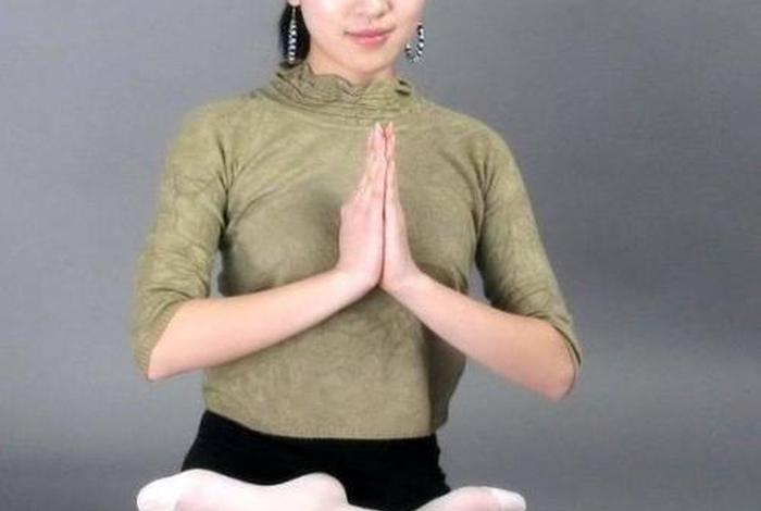 盘腿左脚容易发麻，盘腿坐左脚容易麻