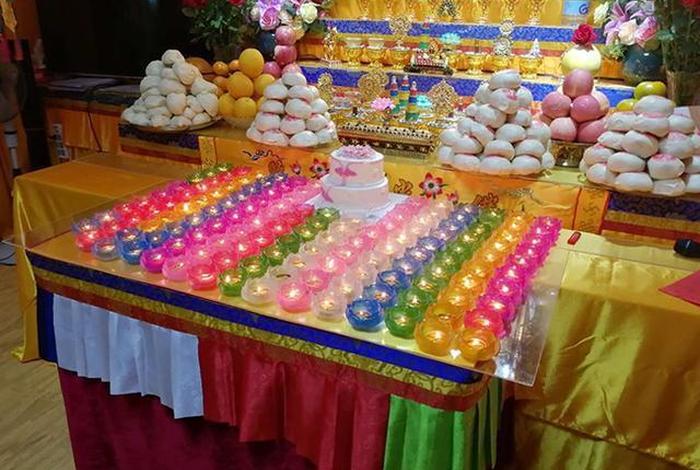 佛教供桌摆放布置图；佛教供品摆放布置图