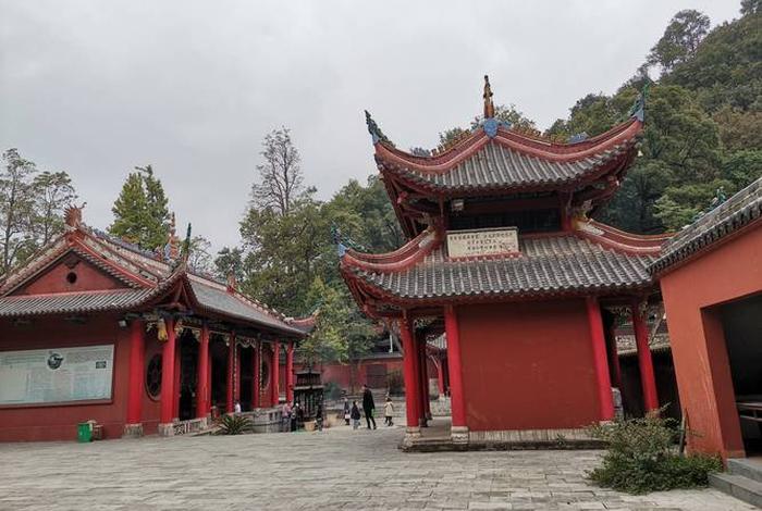 黔灵山弘福寺九龙浴佛（黔灵公园弘福寺介绍）