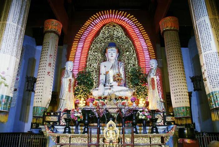 佛教寺庙大雄宝殿；佛教寺院中大雄宝殿的大雄指的是谁