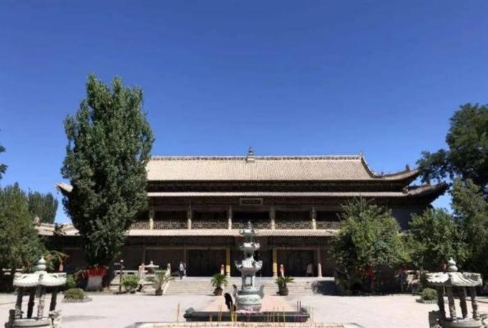 丝绸之路寺庙（背包胸口疼）