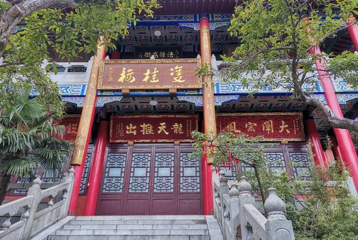 黔灵山弘福寺九龙浴佛（黔灵公园弘福寺介绍）