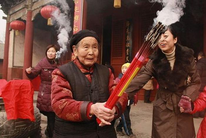 是不是老一辈都信佛教 - 老一辈很迷信