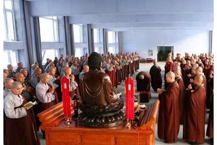 寺庙里睡觉的地方叫什么、寺庙门口睡觉