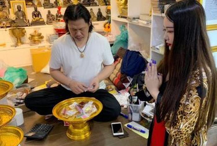 佛教拜见师傅礼节（佛教拜师父准备什么礼物）