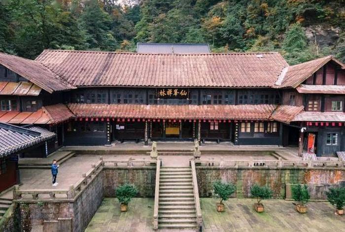 峨眉山仙峰寺地理位置、峨眉山住遇仙寺好还是仙峰寺