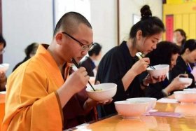 佛教居士吃饭 佛教吃饭怎么说