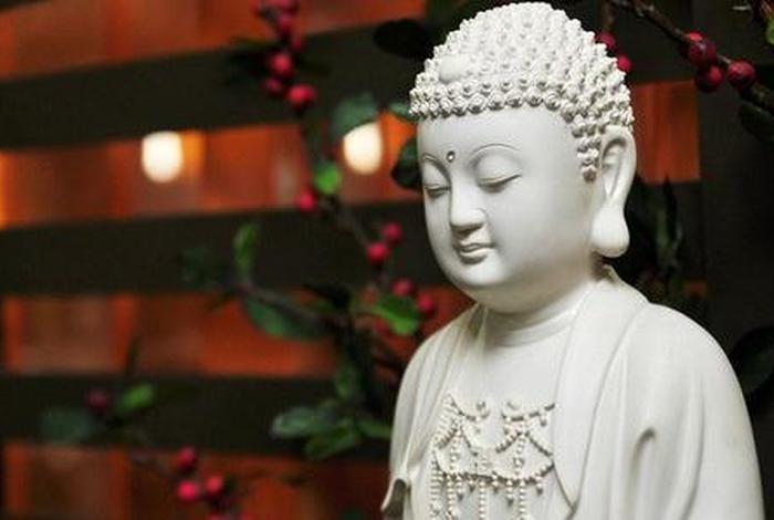 念佛能在床上念吗，念佛不能在睡房里吗