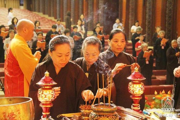 寺院上香礼仪视频 寺院如何上香