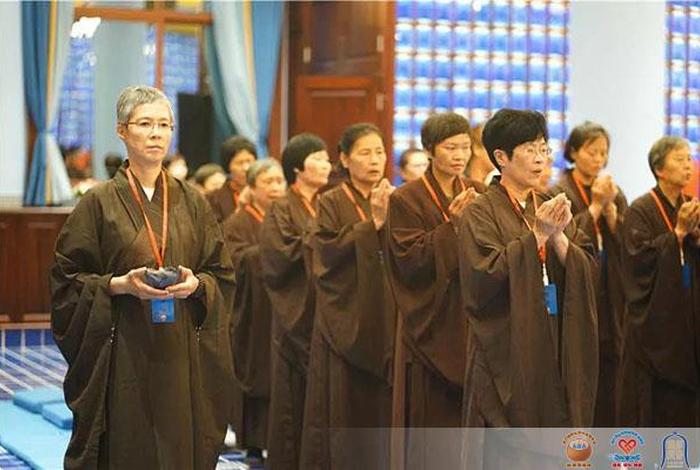 佛教居士礼仪顺序，在家居士礼佛步骤