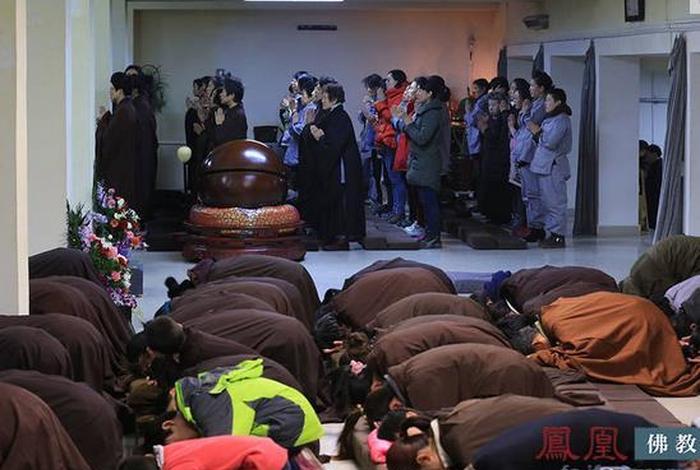 居士在家怎样拜佛（居士在家怎样拜忏）