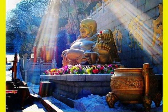 千山大佛介绍；千山大佛寺供奉哪些佛
