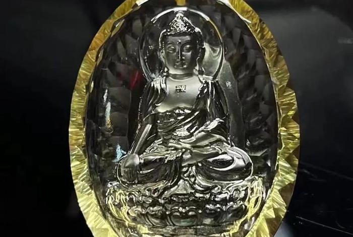 水晶材质的佛像贵吗；水晶佛像有什么讲究