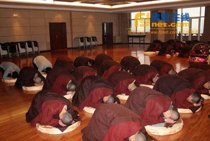 佛教拜忏108拜完整视频；拜忏108佛60分钟视频