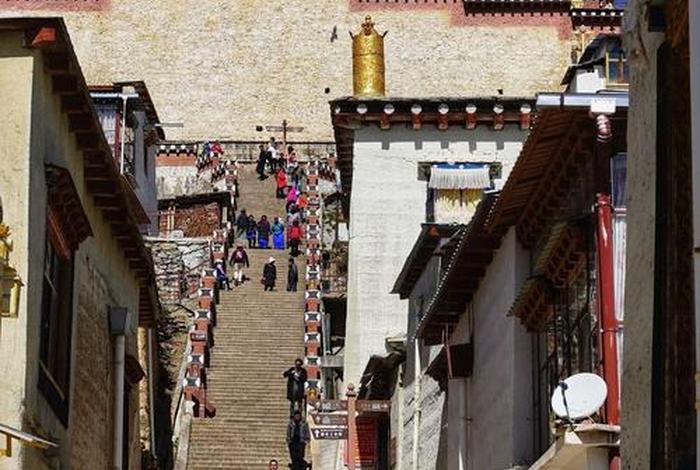 松赞林寺是有讲解人吗、松赞林寺是有讲解人吗为什么