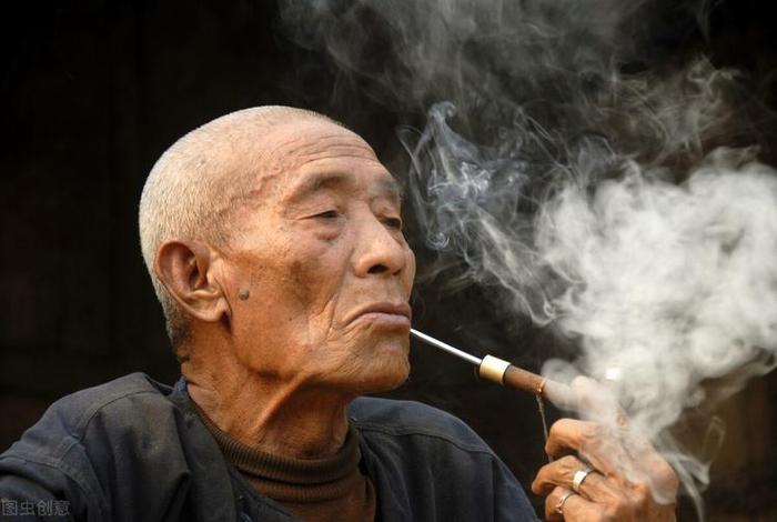 梦见老人讲道理、梦到老人讲道理