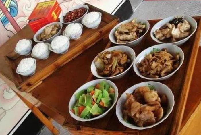 寺里吃斋饭要说什么，寺庙吃斋饭前仪式
