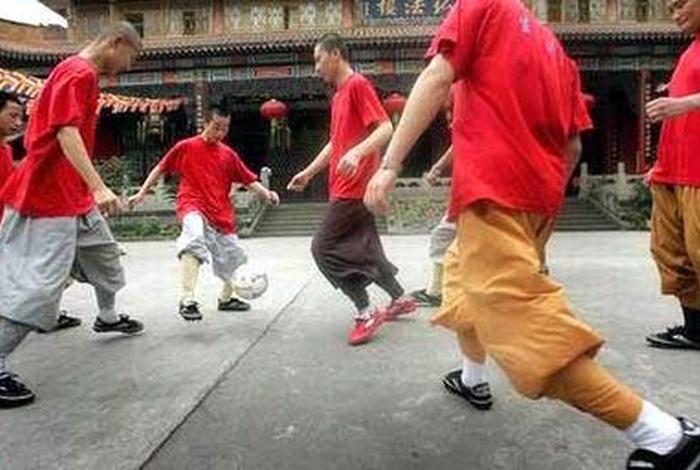 明镜亦非台的明镜；明镜亦非台的完整诗句