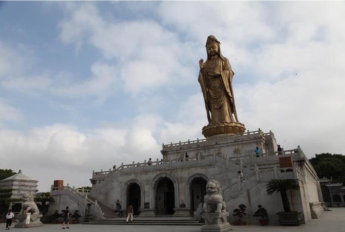 普陀山是佛教的圣地吗，普陀山在佛教的地位