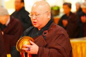 听佛家师父讲课，听佛家师父讲课带什么东西