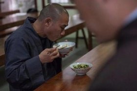 佛教起初可以吃荤吗 原始佛教可以吃肉