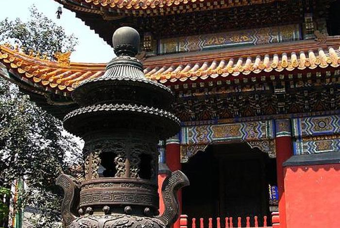 雍和宫佛教寺庙风景；雍和宫寺庙叫什么名字