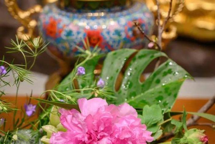 佛前供花怎么发愿（佛前供花怎么发愿和回向）